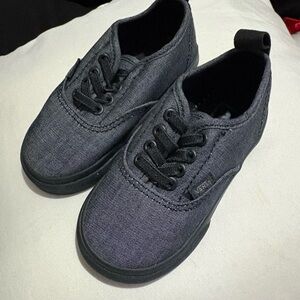 Vans Kids Black Canvas 6C